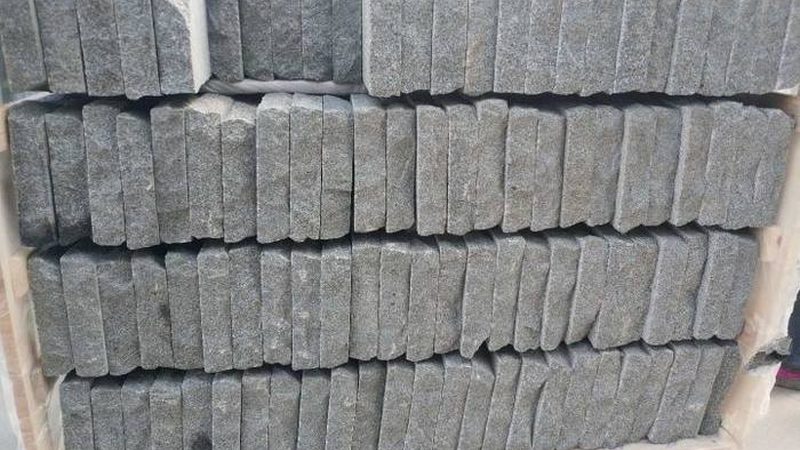 蘑菇石干挂与湿贴：两种工艺的优劣对比解析**